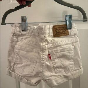 Levi's Girlfriend “Shorty Short” White Denim Shorts 2T